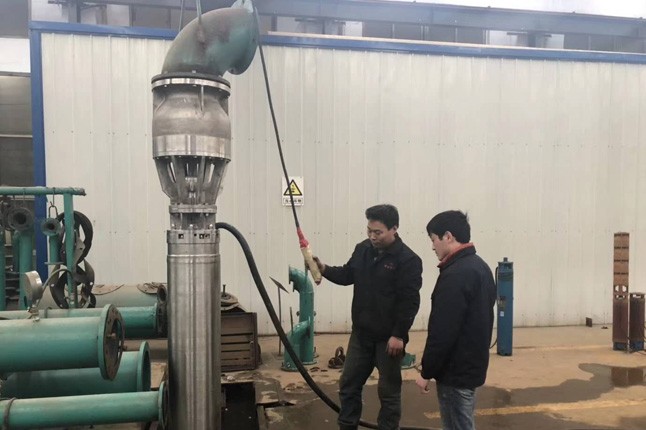 流量1200立方、楊程18米的不銹鋼304材質(zhì)潛水泵測(cè)試合格